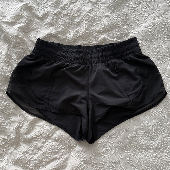lululemon athletica Hotty Hot Low-Rise Unlined Short 2.5" Black Shorts Sz 6 - Picture 5 of 13